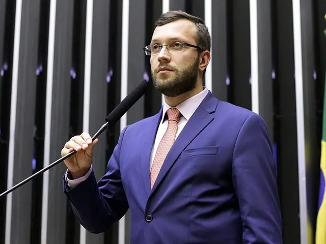 Ilustração da notícia: Senador eleito mais jovem desde 1903 tem 35 anos; o mais velho, 78
