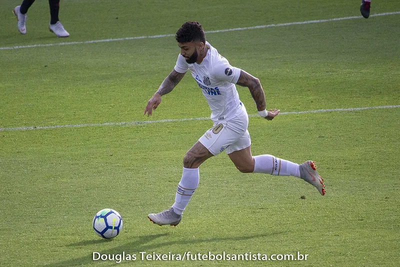 Ilustração da notícia: Cruzeiro tem 11 emprestados com retorno previsto para 2027, além de Gabigol