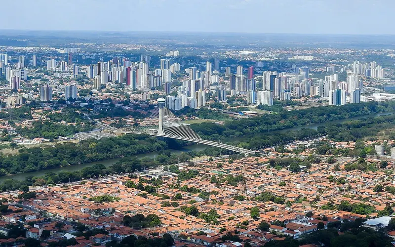Ilustração da notícia: Calor seco cobre Norte e Nordeste e tempestades atingem Sul e Sudeste