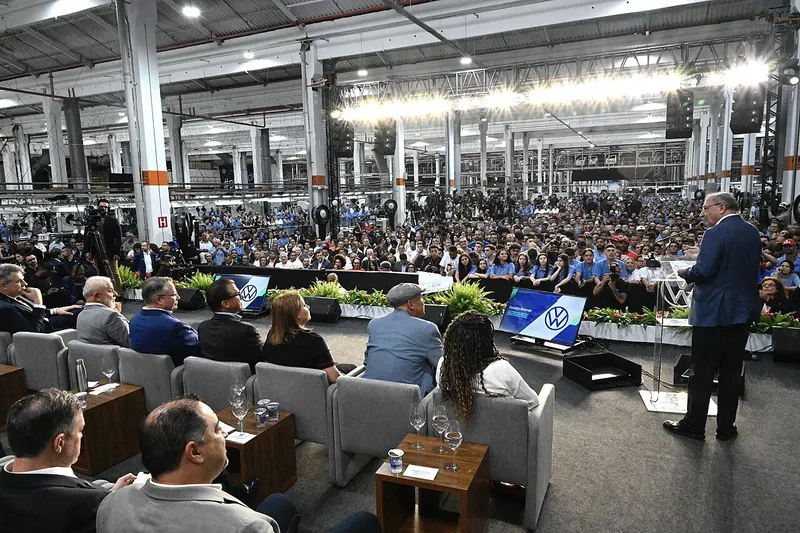 Ilustração da notícia: Produção de veículos cresce 10,2% e tem melhor setembro desde 2014, diz Anfavea