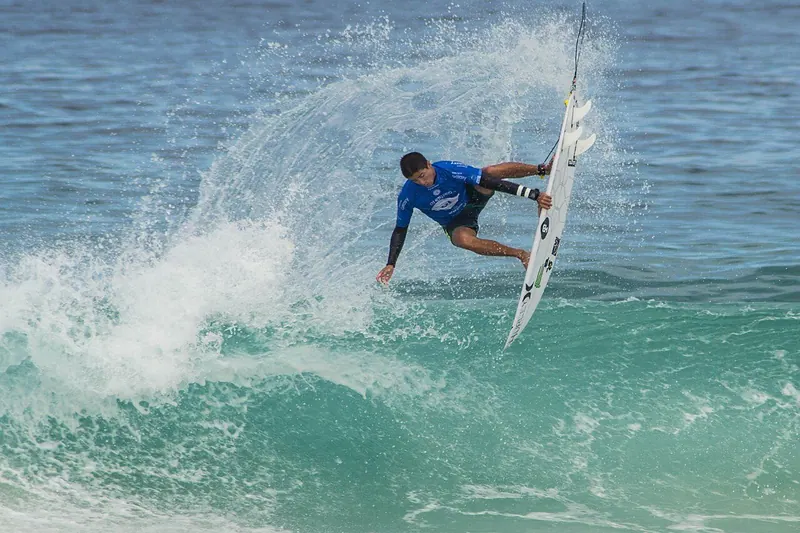 Ilustração da notícia: Miguel Pupo é convocado para o Mundial de Surfe e briga por vaga nas Olimpíadas