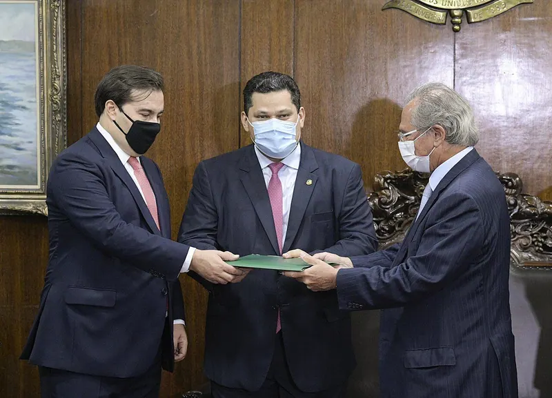 Ilustração da notícia: Alcolumbre reserva 14 de outubro para votar no Senado a PEC da escala 6 X 1