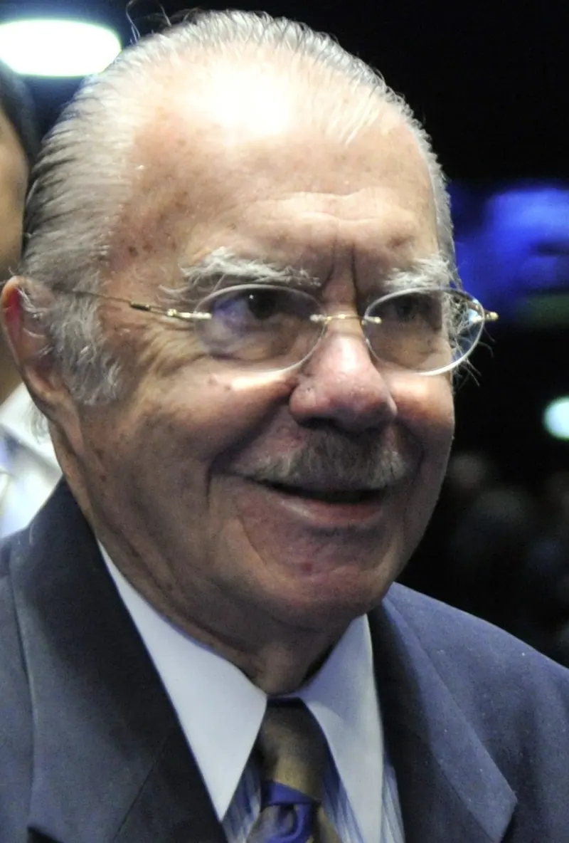 Ilustração da notícia: José Sarney, de 96 anos, é operado de obstrução intestinal em São Luís