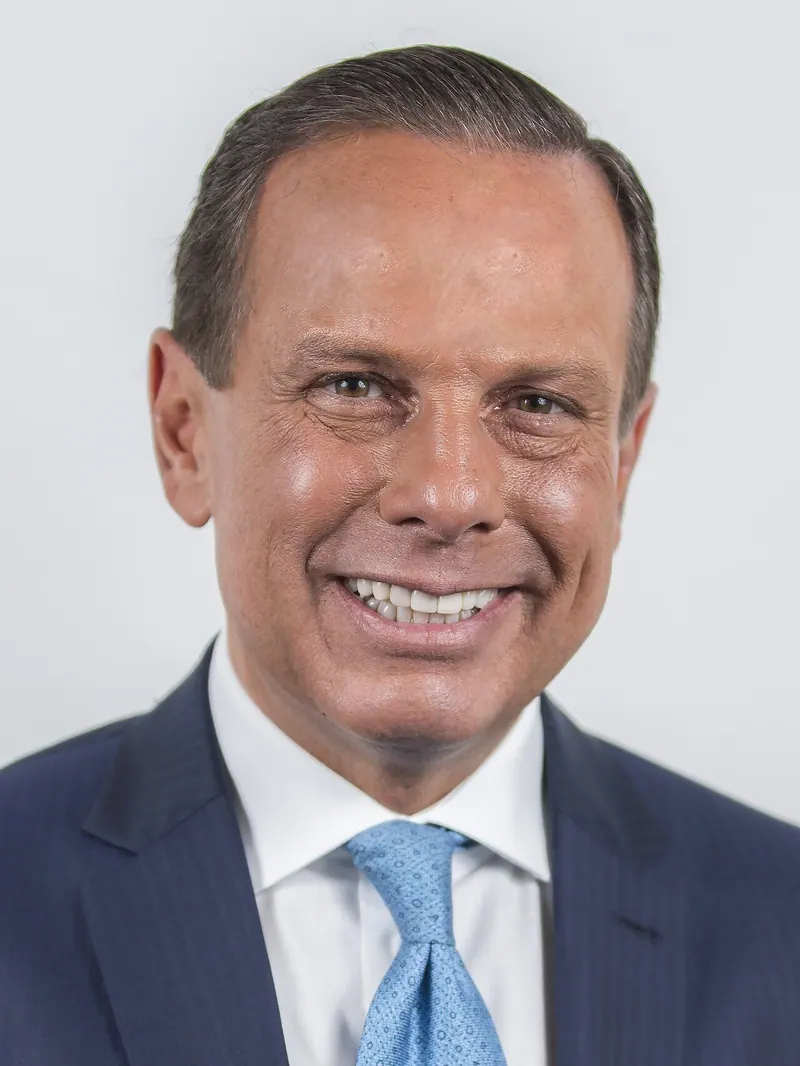 Ilustração da notícia: LIDE, de Doria, marca almoço de Flávio Bolsonaro com 300 empresários em SP