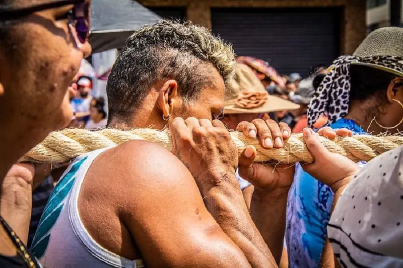 Ilustração da notícia: Romaria Fluvial leva imagem de Nossa Senhora de Nazaré pela Baía do Guajará, em Belém