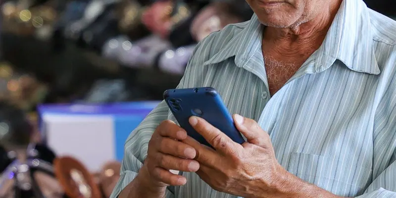 Ilustração da notícia: Só 1,83% dos alertas de desastres por SMS no Brasil trazem as informações essenciais