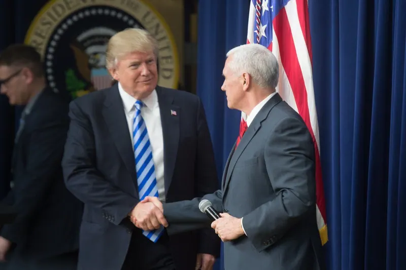 Ilustração da notícia: Trump defende troca de comando na Ucrânia e culpa Zelensky por ataques a refinarias russas