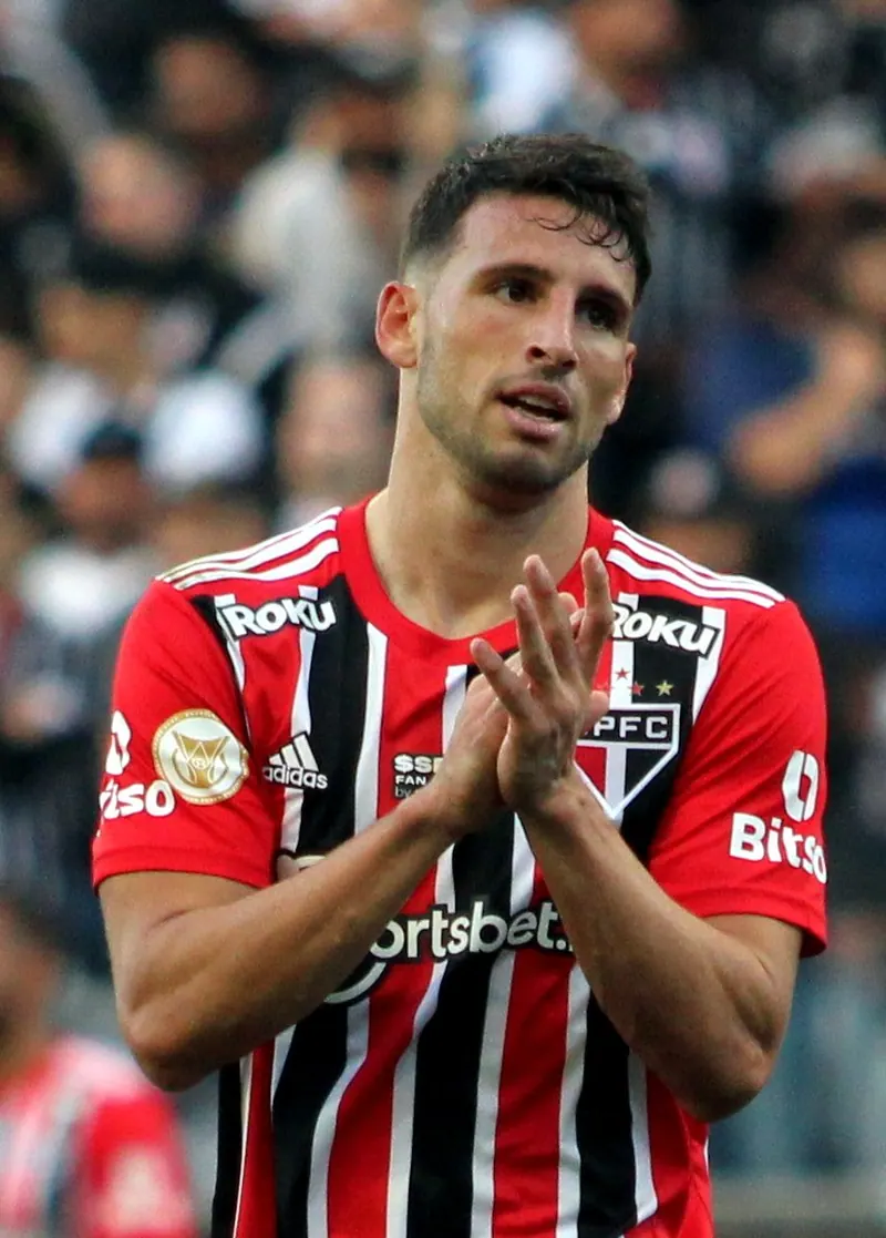 Ilustração da notícia: São Paulo vence o Vitória por 2 a 1 com dois gols de Calleri no Morumbis
