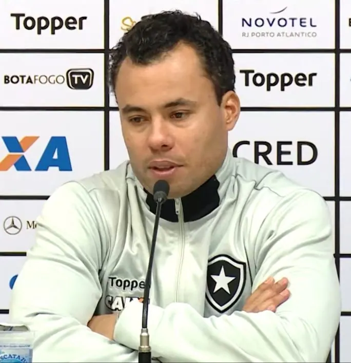 Ilustração da notícia: Jair Ventura anuncia representação na CBF contra arbitragem de São Paulo x Vitória