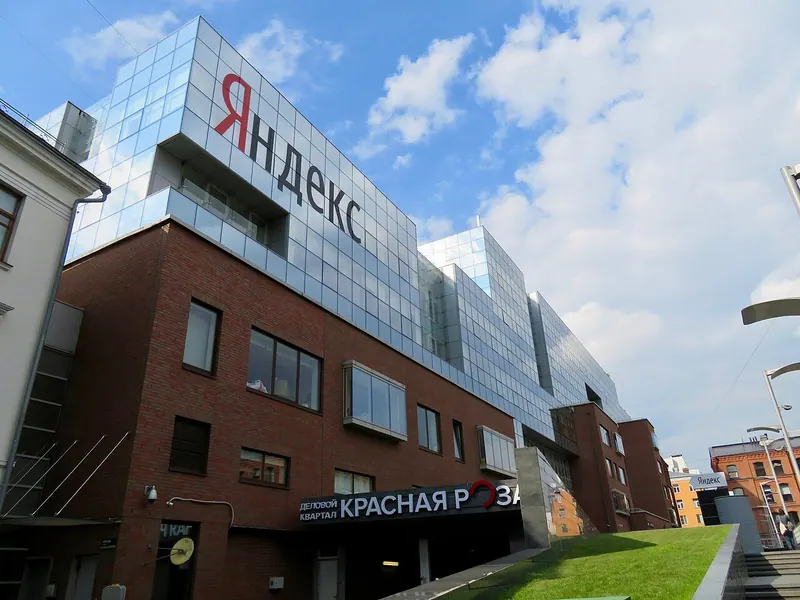 Ilustração da notícia: Yandex fecha centro de dados na Rússia após ataque de drones, o terceiro em poucos dias