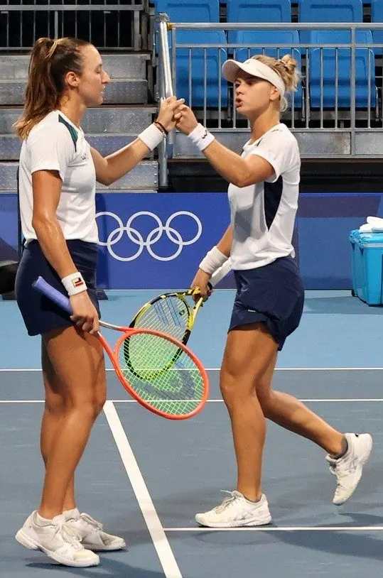 Ilustração da notícia: Stefani e Dabrowski vencem o WTA 1000 de Pequim e chegam ao 5º título do ano
