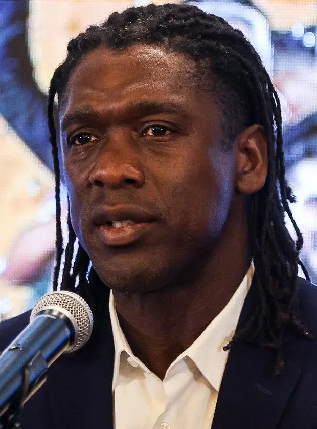 Ilustração da notícia: Empresa de Seedorf diz que indicou o técnico ao Corinthians na sexta-feira