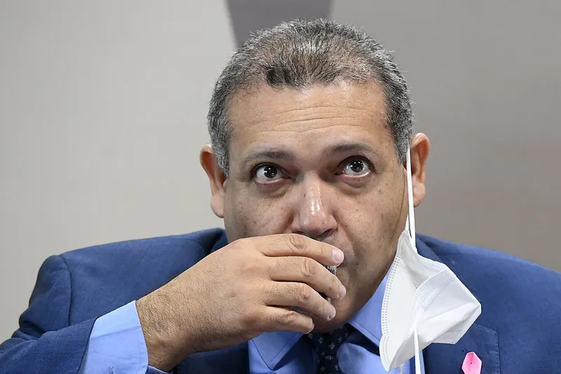Ilustração da notícia: Presidente do TSE manda suspender no WhatsApp o canal "Exército do Lula"