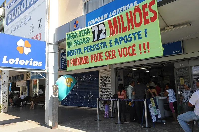 Ilustração da notícia: Mega-Sena acumula, e cinco apostas do DF acertam a quina com prêmios de até R$ 52 mil