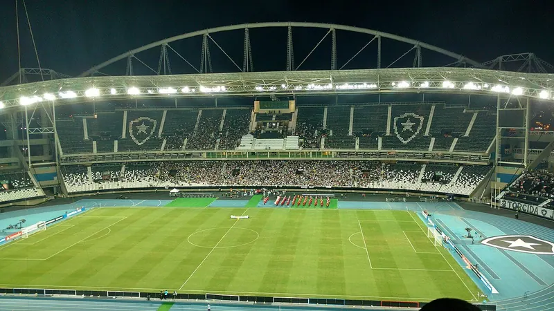 Ilustração da notícia: Botafogo viaja a Curitiba sem Monzón e Arthur Chaves; Montoro e Vitinho estão relacionados
