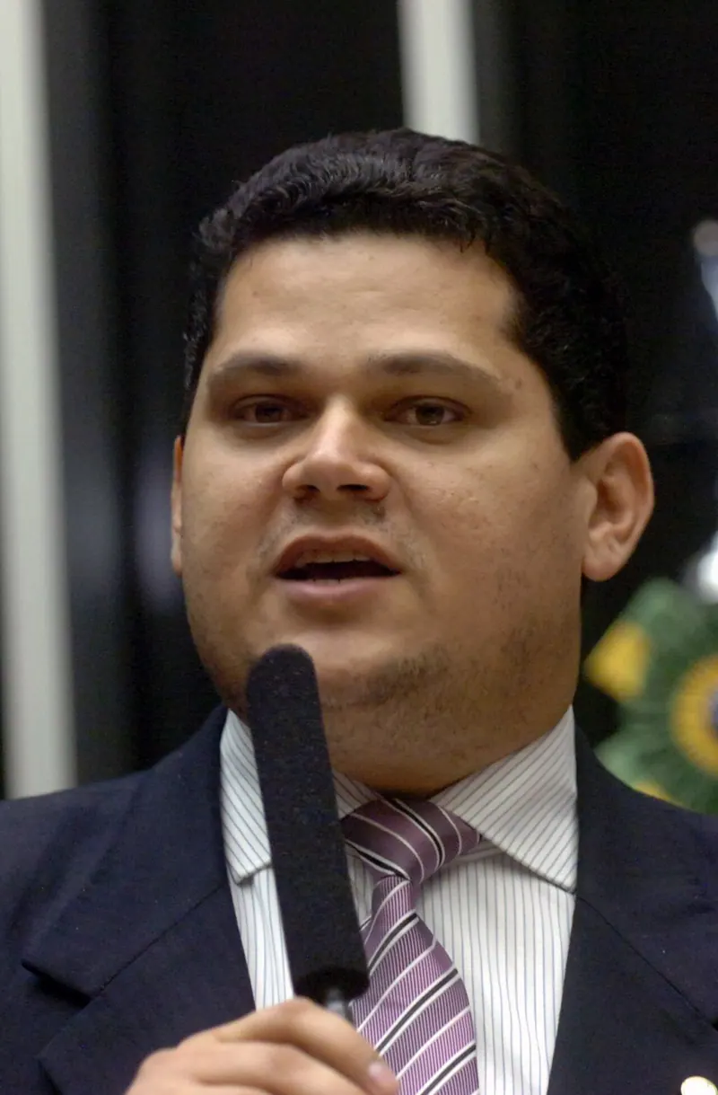 Ilustração da notícia: Governo busca assinaturas para acelerar votação do fim da escala 6 X 1 no Senado