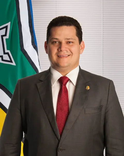 Ilustração da notícia: Cleitinho diz que vídeo com Alcolumbre não é apoio e quer a PEC do fim da 6x1 em pauta