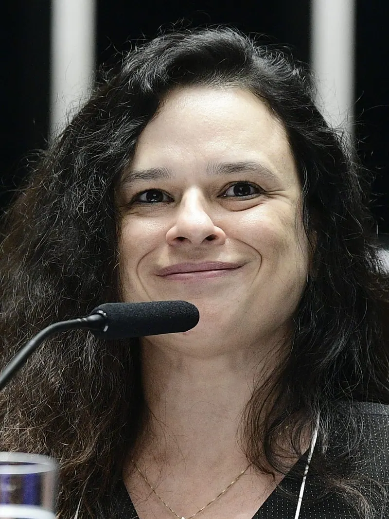 Ilustração da notícia: Janaína Paschoal pergunta a eleitores por que não se elegeu deputada federal