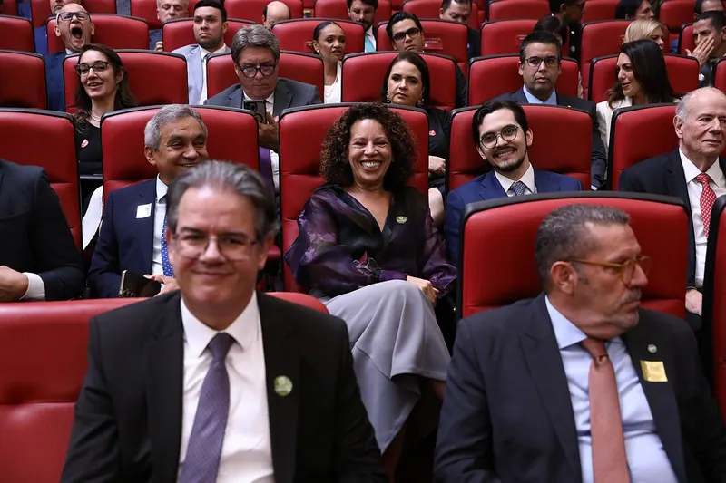 Ilustração da notícia: Nunes Marques manda área técnica do TSE analisar canal 'Exército do Lula'