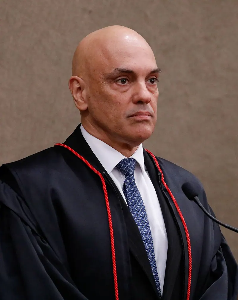 Ilustração da notícia: Moraes libera de volta as visitas de Flávio Bolsonaro ao pai, com vetos