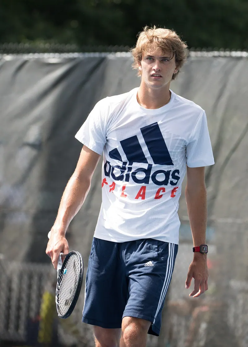 Ilustração da notícia: Zverev assegura o topo do ranking da ATP no fim de 2026 após queda de Alcaraz