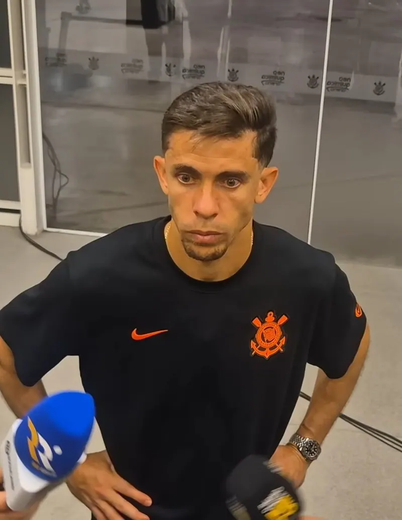 Ilustração da notícia: Conselho do Corinthians convoca Stabile para explicar crise após desabafo de Gabriel Paulista