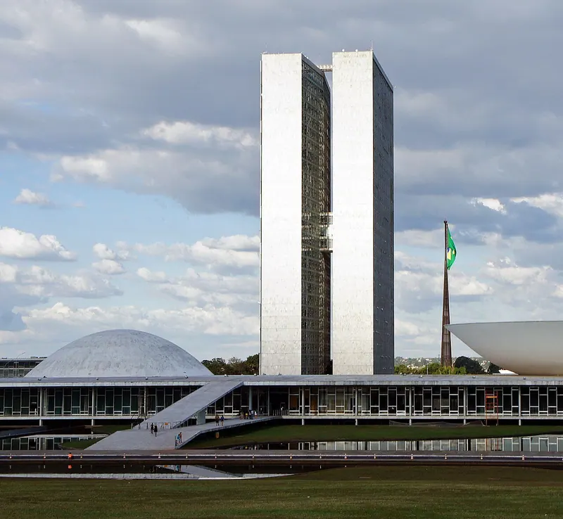 Ilustração da notícia: Câmara deve retomar votações só após o 2º turno e deixa pautas digitais em espera
